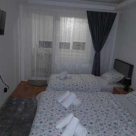 Holiday Apartaments 2 Ni Exterior foto